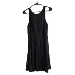 sleeveless black dress